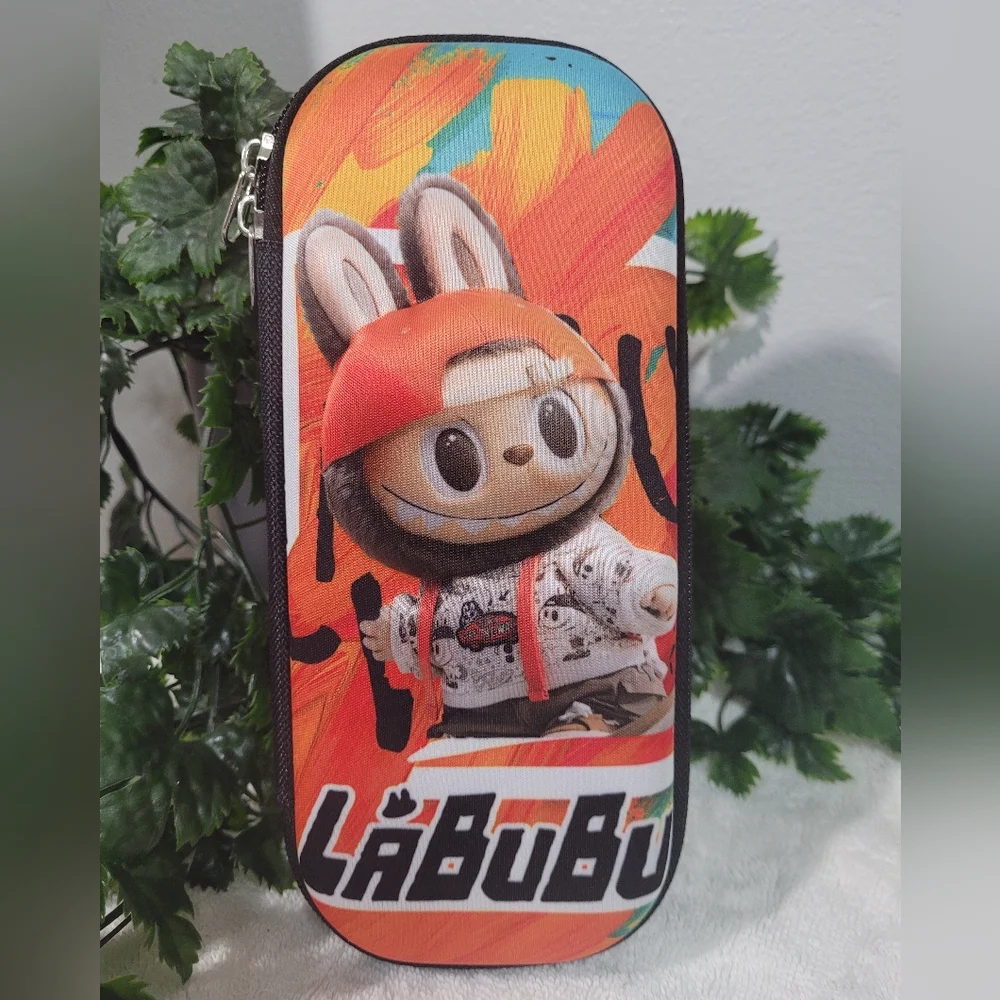 Pencil case or pencil case, with the design of the character Labubu. 3D